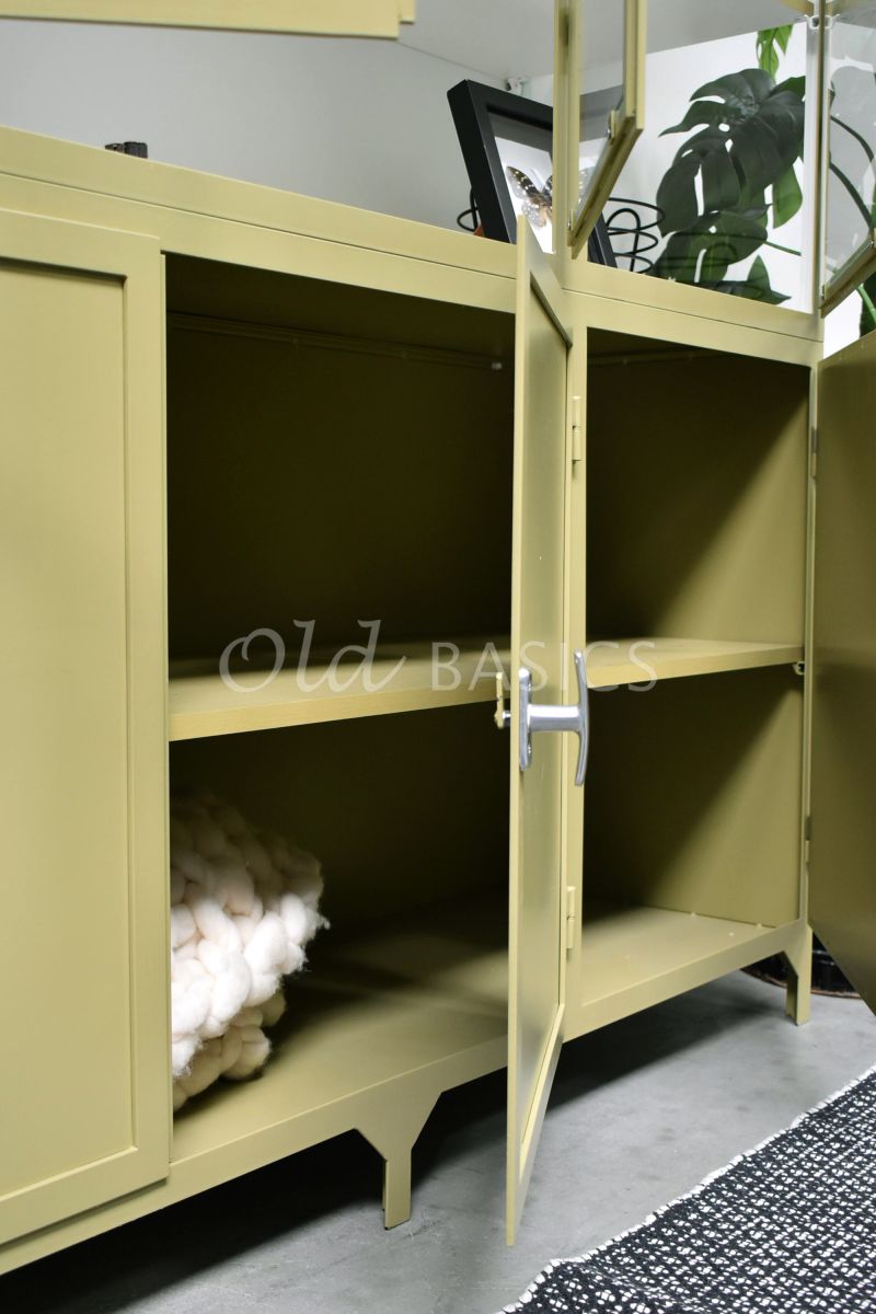 Detail van Apothekerskast Demi, 3 deuren, RAL1020, geel, groen, materiaal staal